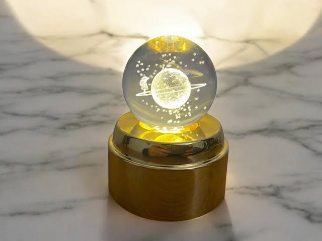 Galaxy Crystal Rotating Ball Lamp – 3D Saturn & Astronaut Night Light