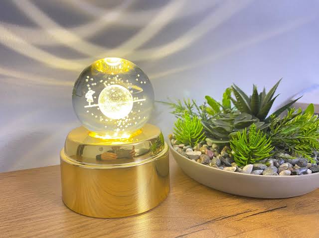 Galaxy Crystal Rotating Ball Lamp – 3D Saturn & Astronaut Night Light